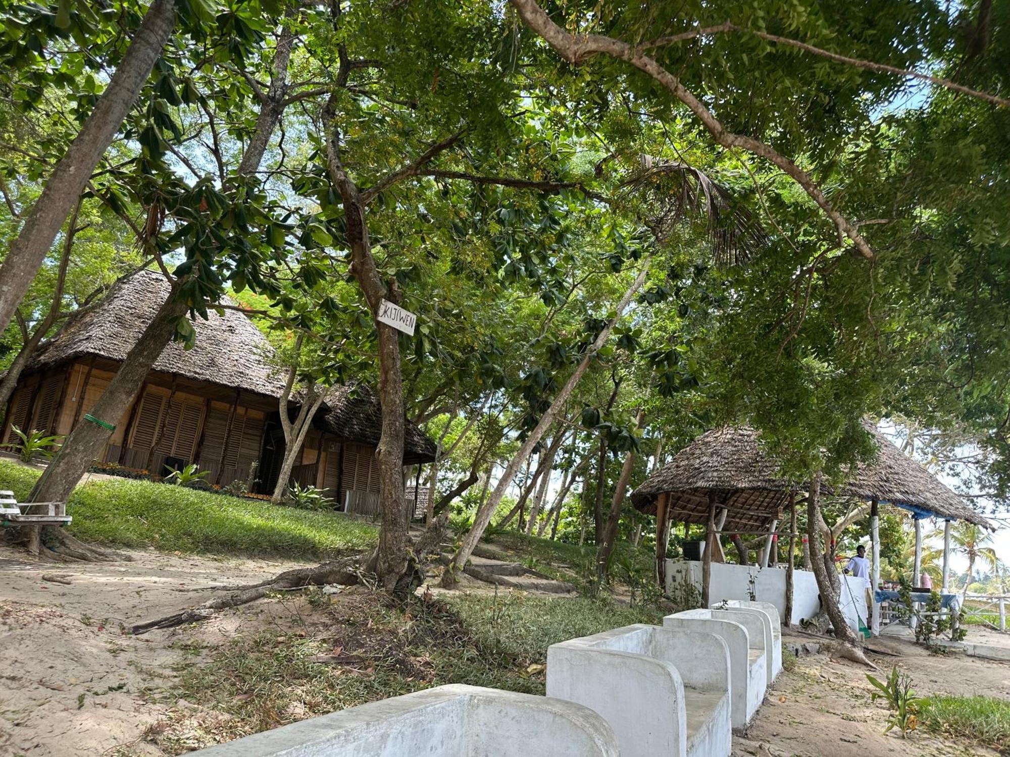 Maweni Beach Bungalows Kilindoni Exterior photo