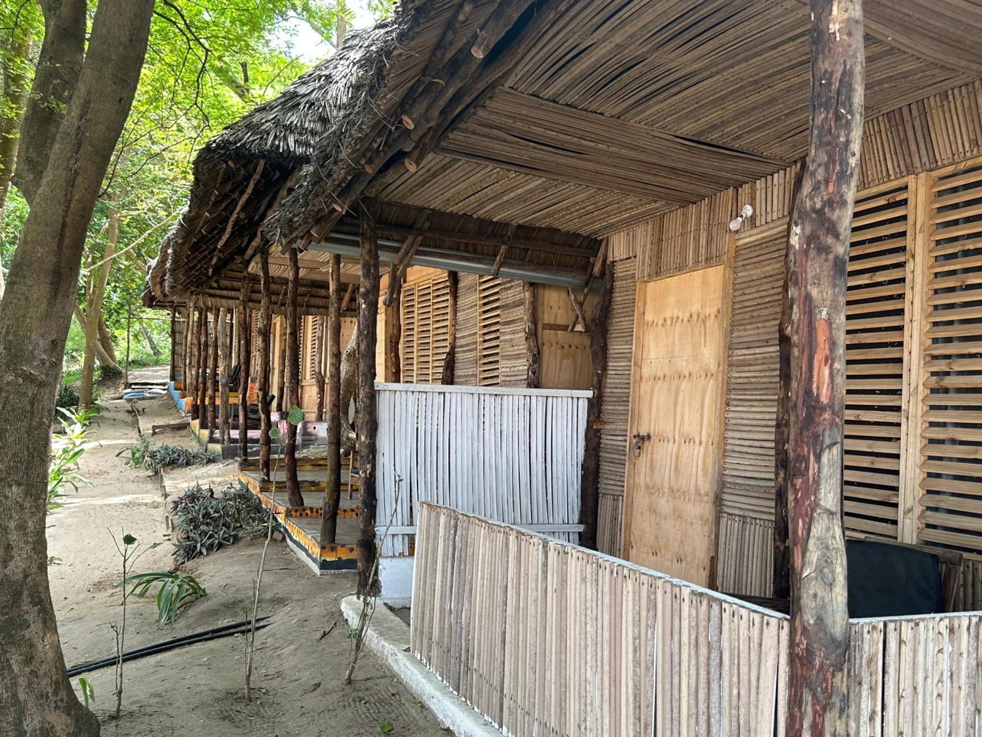 Maweni Beach Bungalows Kilindoni Exterior photo