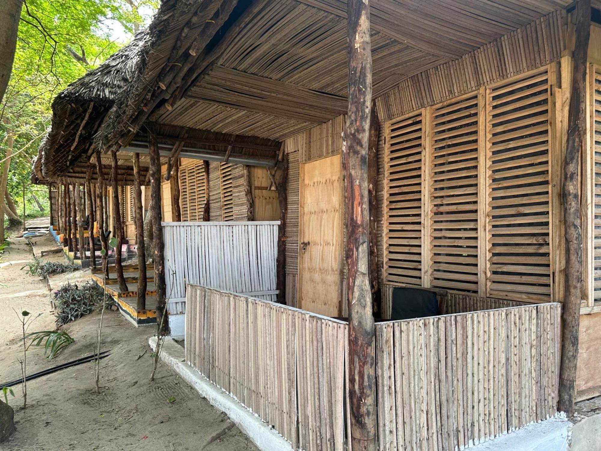 Maweni Beach Bungalows Kilindoni Exterior photo