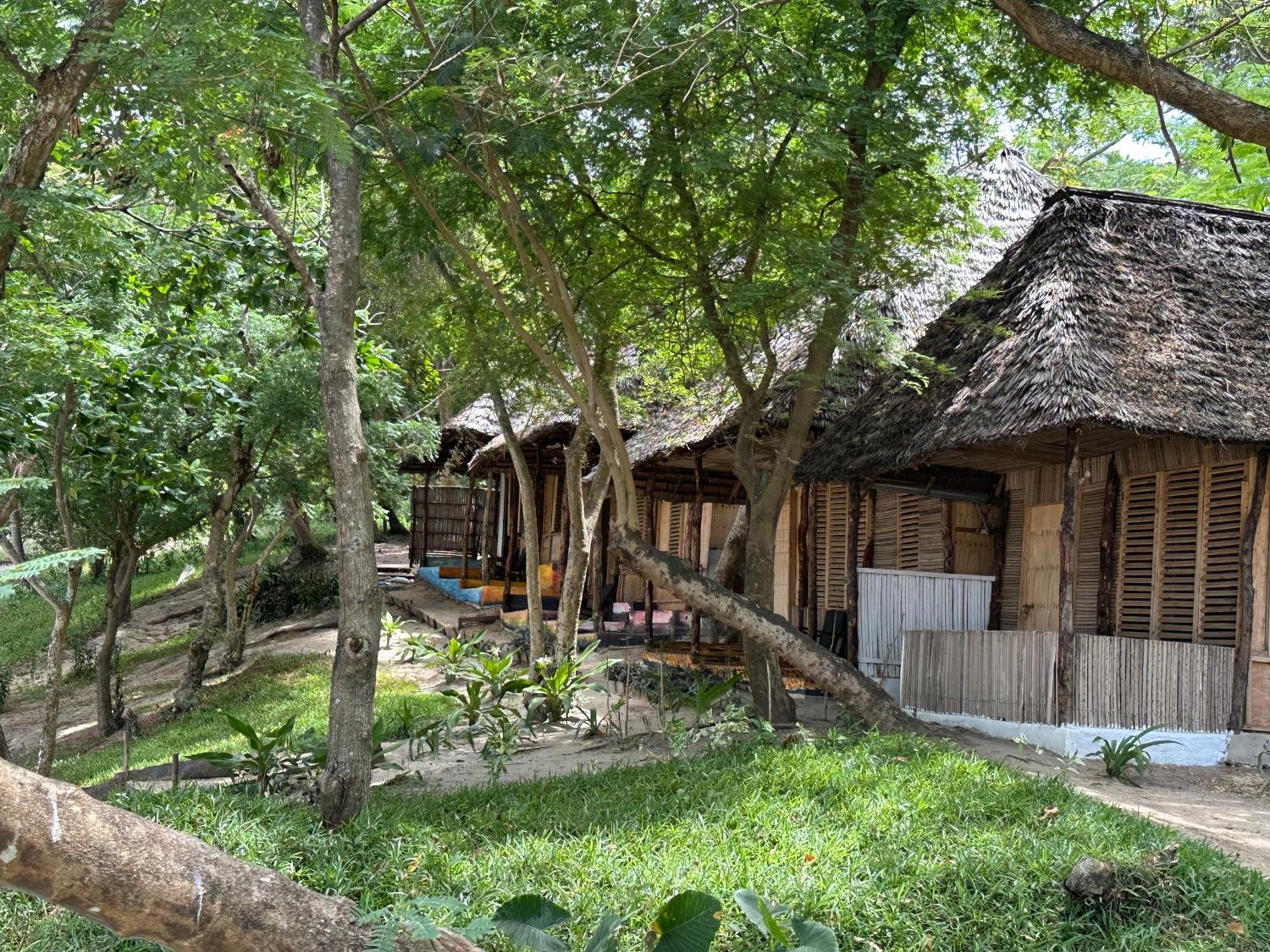 Maweni Beach Bungalows Kilindoni Exterior photo