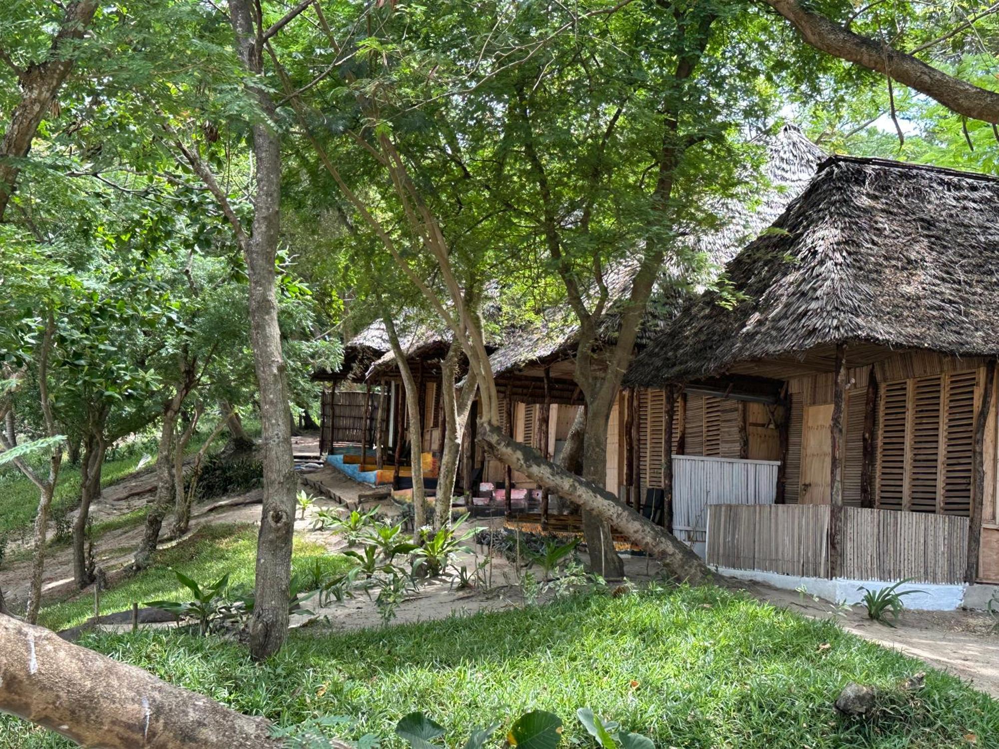 Maweni Beach Bungalows Kilindoni Exterior photo