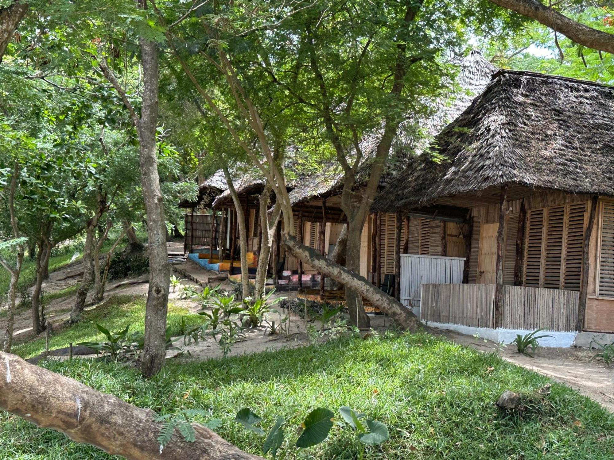 Maweni Beach Bungalows Kilindoni Exterior photo